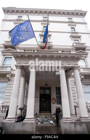 Réaction de Londres à Paris attaques de terreur. Comprend : Londres ambassade française où : London, Royaume-Uni Quand : 14 Nov 2015 Banque D'Images