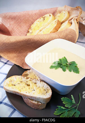 Soupe de lentilles purée napolitaine avec des pâtes Banque D'Images