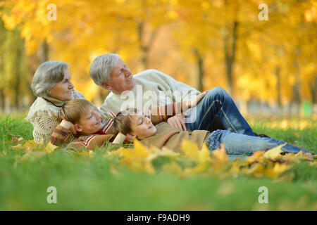 Les grands-parents et petits-enfants Banque D'Images