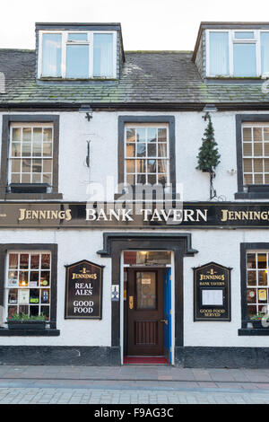 La Banque Tavern Pub administré par Jennings Brewery à la Keswick Cumbria Lake District UK Banque D'Images