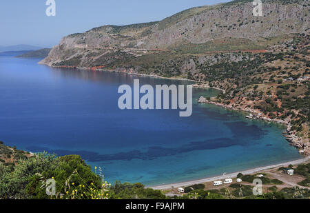 La baie d'Agios Vasilios, l'une des nombreuses baies isolées situé près de la ville de Galaxidi Phocide dans golfe de Corinthe, Grèce centrale, région Banque D'Images