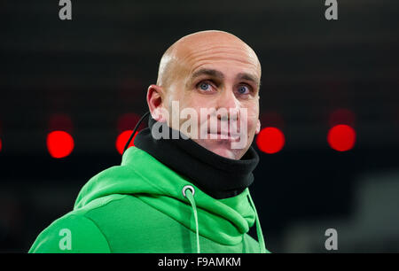 Leverkusen, Allemagne. Dec 12, 2015. Gladbach entraîneur en chef André Schubert à la Bundesliga match de football entre le Bayer Leverkusen et le Borussia Moenchengladbach à la BayArena à Leverkusen, Allemagne, 12 décembre 2015. Photo : GUIDO KIRCHNER/dpa/Alamy Live News Banque D'Images