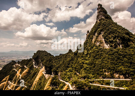 Tongtian Avenue menant à la montagne Tianmen Banque D'Images