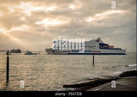 Bretagne Armorique ferry quitte le port de Portsmouth et le Solent. Banque D'Images