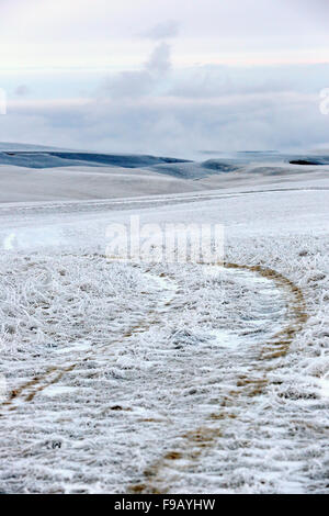 Lever du soleil dans les montagnes l'Elbrous, Nord du Caucase, en Russie. Banque D'Images