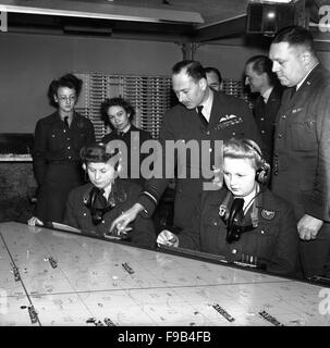 Le Prince Henry, duc de Gloucester Royal en 1946 Corps des observateurs à Coventry Banque D'Images