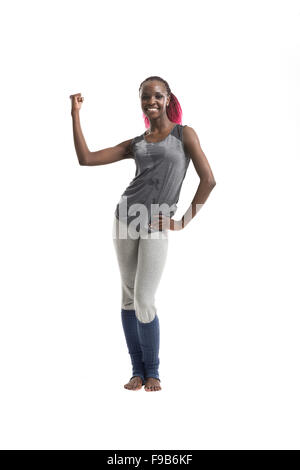 La longueur totale des jeunes happy smiling woman in sports wear, isolé sur fond blanc Banque D'Images