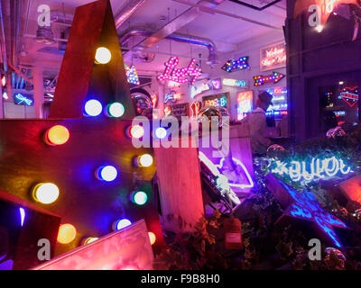 Néons Shop "Dieux propre Junkyard" @ Lumières de Soho, 35 Brewer Street, Soho, un concepteur unique de néons shop à Soho Londres W1 Banque D'Images
