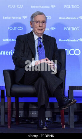 Washington, DC, USA. Le 15 décembre, 2015. Le chef de la majorité au sénat américain Mitch McConnell parle lors d'un événement petit déjeuner à Washington, DC, États-Unis, le 15 décembre 2015. Mitch McConnell a réaffirmé mardi que l'administration Obama ne devrait pas soumettre au partenariat transpacifique (PTP) au Congrès pour approbation qu'après l'élection présidentielle de 2016. © Bao Dandan/Xinhua/Alamy Live News Banque D'Images