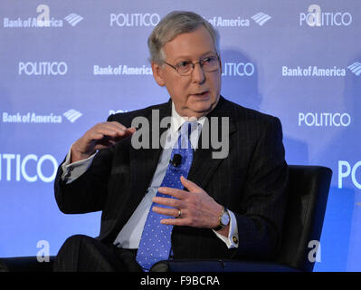 Washington, DC, USA. Le 15 décembre, 2015. Le chef de la majorité au sénat américain Mitch McConnell parle lors d'un événement petit déjeuner à Washington, DC, États-Unis, le 15 décembre 2015. Mitch McConnell a réaffirmé mardi que l'administration Obama ne devrait pas soumettre au partenariat transpacifique (PTP) au Congrès pour approbation qu'après l'élection présidentielle de 2016. © Bao Dandan/Xinhua/Alamy Live News Banque D'Images