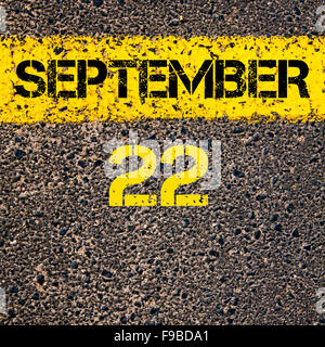 22 septembre journée calendrier écrit plus de signalisation ligne de peinture jaune Banque D'Images