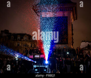 Veillée aux chandelles à Trafalgar Square pour les victimes d'attentats terroristes de Paris comprend : voir, l'atmosphère où : London, Royaume-Uni Quand : 14 Nov 2015 Banque D'Images