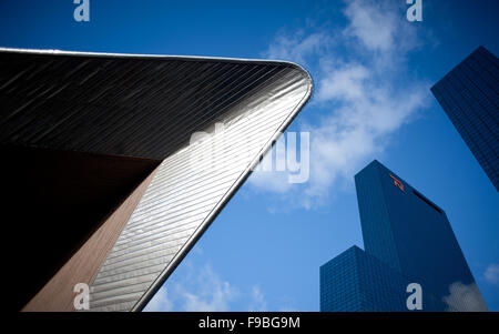 Le toit de la nouvelle gare ferroviaire de Rotterdam Centraal Banque D'Images