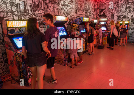 FAILE et BAST deluxx fluxx arcade Brooklyn Museum Banque D'Images