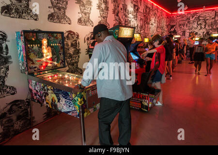 FAILE et BAST deluxx fluxx arcade Brooklyn Museum Banque D'Images