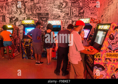 FAILE et BAST deluxx fluxx arcade Brooklyn Museum Banque D'Images