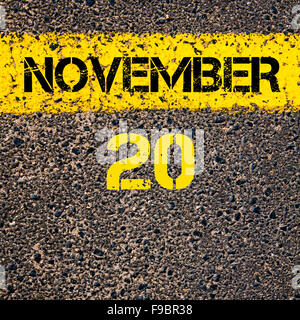 20 novembre journée calendrier écrit plus de signalisation ligne de peinture jaune Banque D'Images