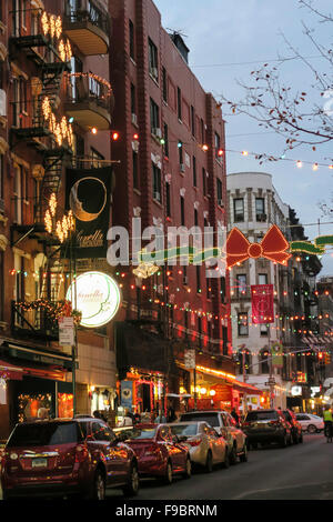 Saison de vacances sur Mulberry Street dans la Petite Italie, NYC Banque D'Images