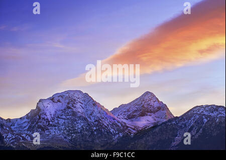 Vue panoramique sur les neiges de Giona de montagne au coucher du soleil, dans la région de Fokida, Grèce centrale Banque D'Images