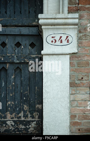 Porte d'entrée typique à Venise Banque D'Images