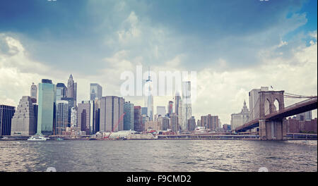 Tons vintage photo de front de mer de New York avant la pluie, USA. Banque D'Images