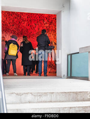 Chiharu SHIOTA's 'La clé dans la main" à le Pavillon japonais à la 56e Biennale de Venise 2015 organisée par Okwui Enwezor.La Biennale di Venezia Banque D'Images