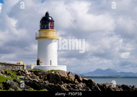 Phare sur côte rocheuse autour de Loch Indaal à Port Charlotte, l'île d'Islay Argyll et Bute Hébrides intérieures Scotland UK Banque D'Images