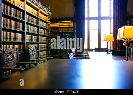 La salle de la bibliothèque à l'intérieur de l'édifice du Palais de justice du comté de Santa Barbara en Californie, Santa Barbara Banque D'Images