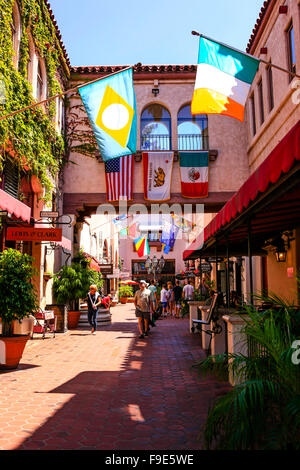 Restaurants et magasins dans la Arcada sur Figuerroa Street dans le centre-ville de Santa Barbara, CA Banque D'Images