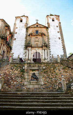 Façade de l'église de Saint François Xavier sur la place de Saint George, Caceres. L'Estrémadure, Espagne. L'Europe Banque D'Images