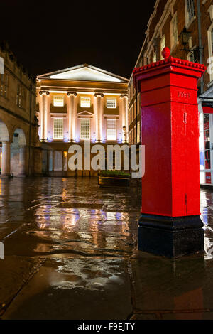 Shrewsbury, musée et galerie d'Art sur une nuit pluvieuse, Shropshire, England, UK. Banque D'Images