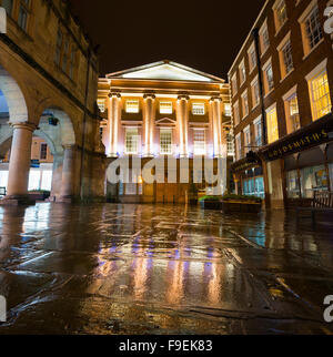 Shrewsbury, musée et galerie d'art illuminé de nuit, Shropshire, England, UK. Banque D'Images