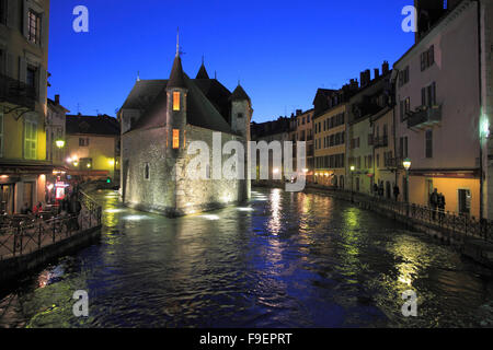 France Rhône-Alpes Annecy Palais de l'Isle de la rivière Thiou Banque D'Images