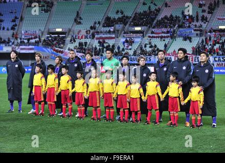 Osaka, Kansai, Japon. Dec 16, 2015. L'équipe de Sanfrecce Hiroshima pendant le match entre Sanfrecce Hiroshima vs C.A River Plate au stade Nagai d'Osaka. Credit : Marcio Machado/ZUMA/Alamy Fil Live News Banque D'Images