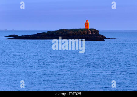 Le phare sur l'île de Flatey, petite île, l'Islande, l'Europe. Banque D'Images