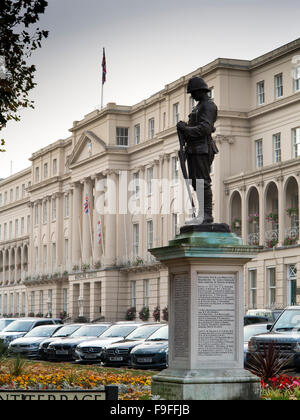 Royaume-uni, Angleterre, Gloucestershire, Cheltenham, Promenade, Mémorial de la guerre et les bureaux municipaux Banque D'Images