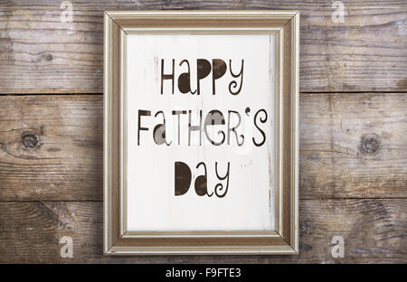 Cadre photo Rectangle avec Happy fathers day sign mis sur fond de sol en bois. Banque D'Images