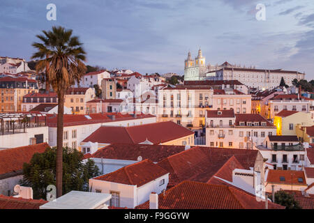 L'aube à Portas do Sol dans Alfama, Lisbonne, Portugal. Banque D'Images