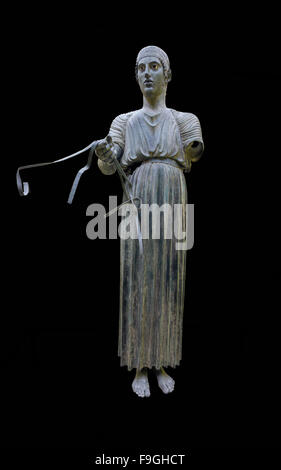 La statue en bronze de l'Aurige est l'une des plus célèbres expositions au musée de Delphes, en Grèce centrale, région Fokida Banque D'Images