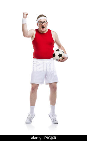 Funny football player maladroit avec une balle. Studio shot sur fond blanc. Banque D'Images