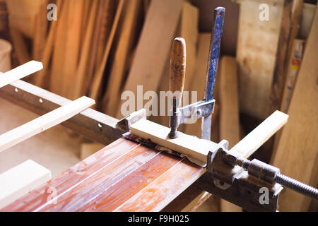 Outils pince à vis menuisier appuyant sur tout ensemble Banque D'Images