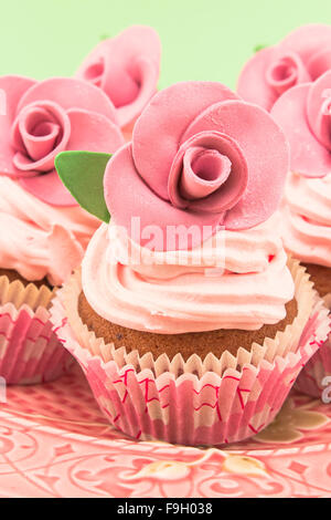 Cupcakes Vintage un ancien bac. Banque D'Images