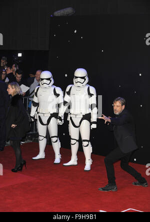 Londres, Royaume-Uni. Dec 16, 2015. Mark Hamill assiste à la première européenne de 'Star Wars : The Force éveille' à Leciester Square. Credit : Ferdaus Shamim/ZUMA/Alamy Fil Live News Banque D'Images