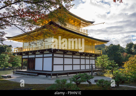 Le pavillon d'or Kinkaku-ji (ch. 1390) LE JAPON KYOTO Banque D'Images