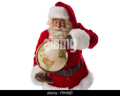 Santa Claus holding globe Closeup Portrait. Isolé sur fond blanc Banque D'Images