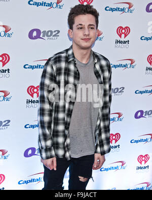 Charlie le Puth pose à Q102's Jingle Ball 2015 à la Wells Fargo Center sur Décembre 09, 2015 à Philadelphie, PA, USA Banque D'Images