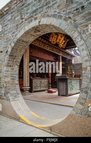 Tour porte à l'Pak Tai Temple sur l'île de Cheung Chau à Hong Kong, Chine. Banque D'Images