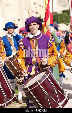 Dans la région de Guardia parade dans la ville de Birgu (Vittoriosa), re-enactment fidèlement l'inspection de la St. John's Cavalier Banque D'Images