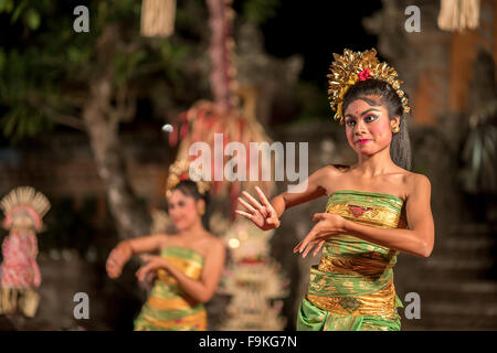 L'exécution de la danseuse de Bali Ramayana Ballet classique,Ubud Palace / Puri Saren Agung, Ubud, Bali, Indonésie Banque D'Images