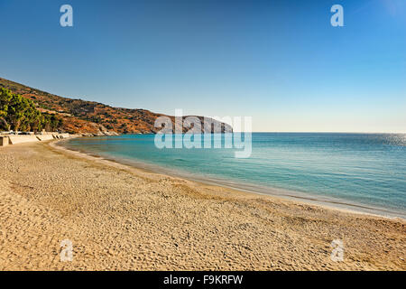 Stenies Gialia beach près de village de l'île Andros, Grèce Banque D'Images